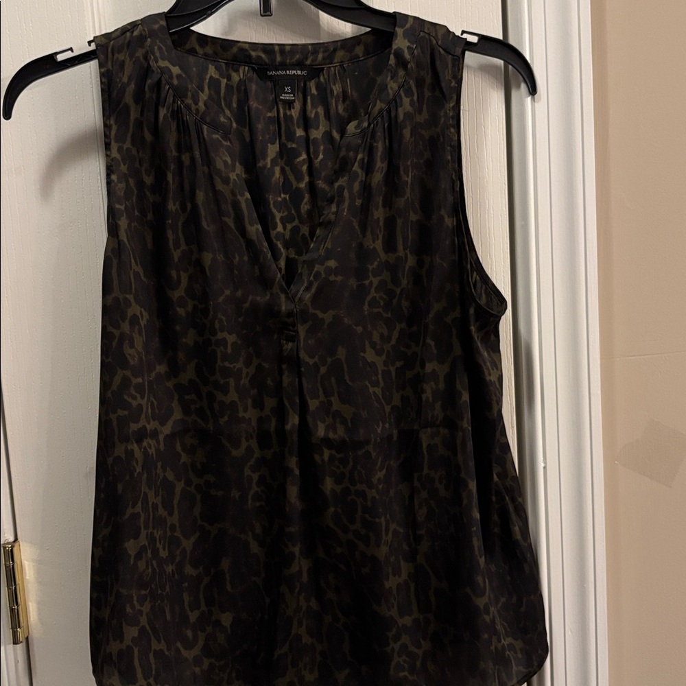 Banana Republic green and Brown Sleeveless Blouse SIZE XS